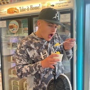 Meet your Posher, Logan